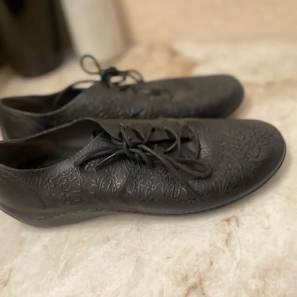 Propet Black Embossed Leather casual comfort Shoes 9-1/2